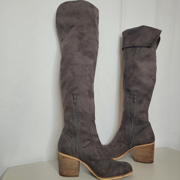 Melrose and Market Gray Faux Suede Over-The-Knee Stacked Heel Boots - Size 9.5 - Picture 4 of 16